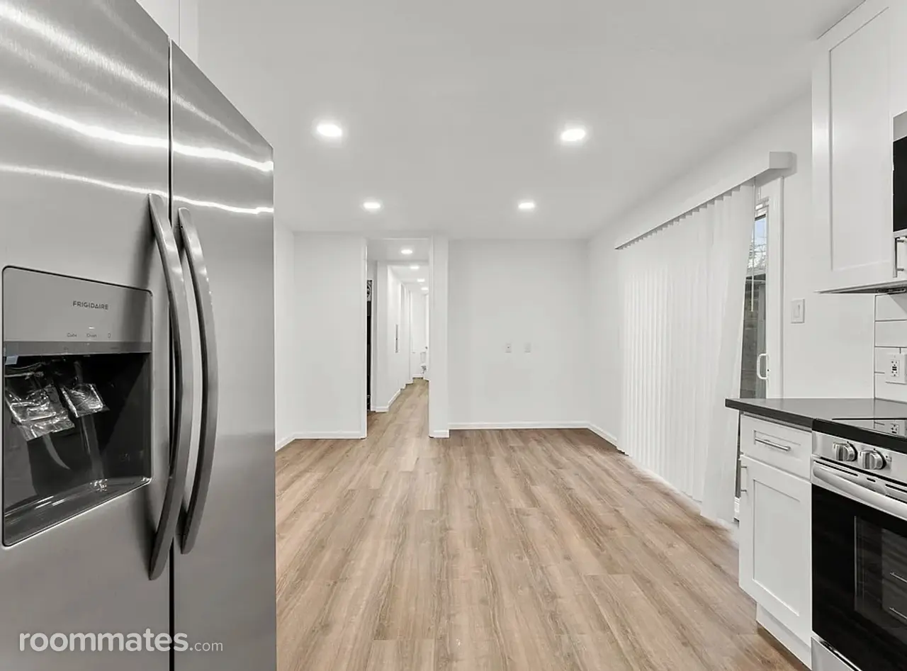 Profile photo 3 of 11