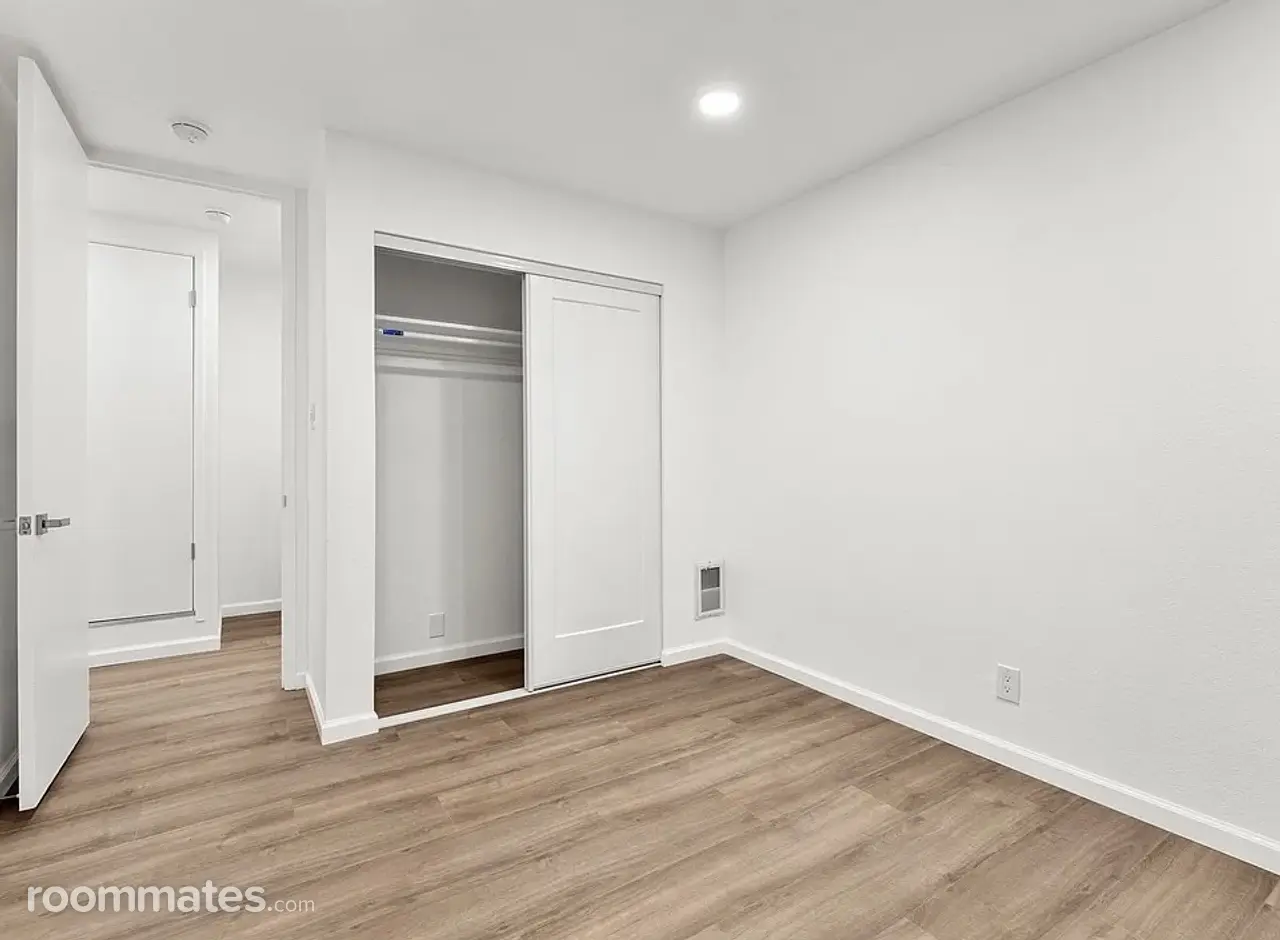 Profile photo 5 of 11