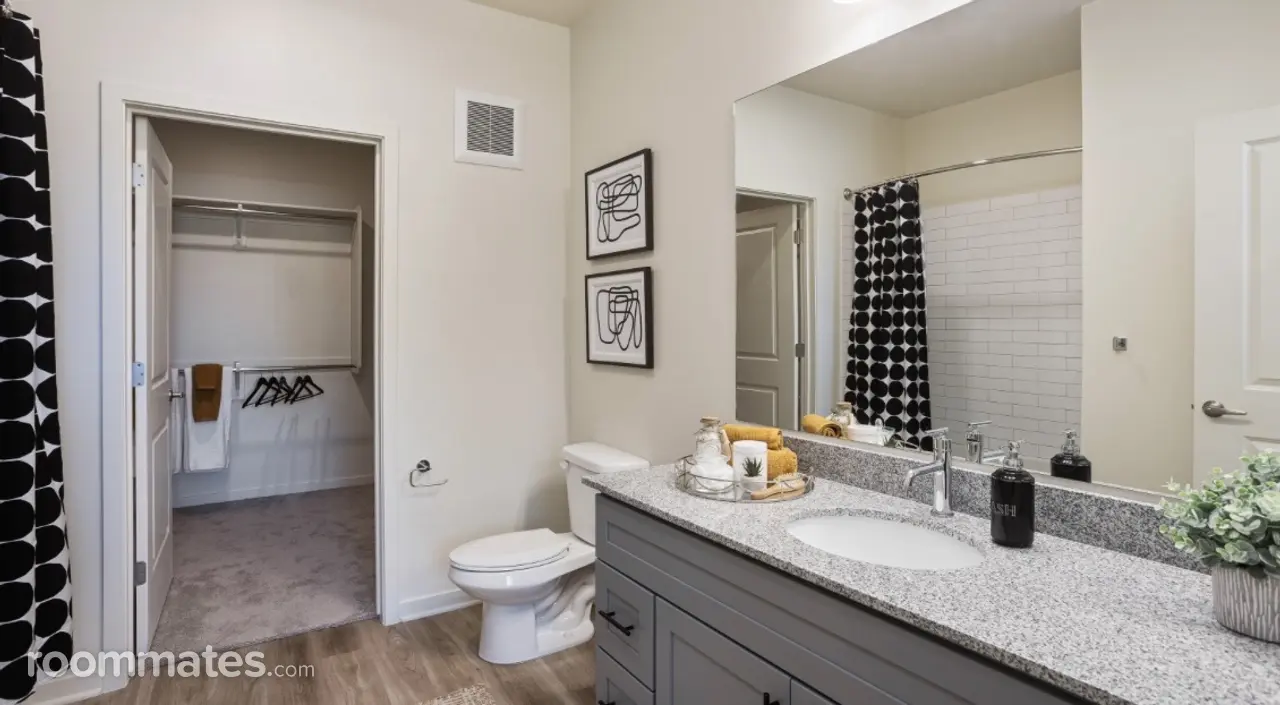 Profile photo 4 of 15