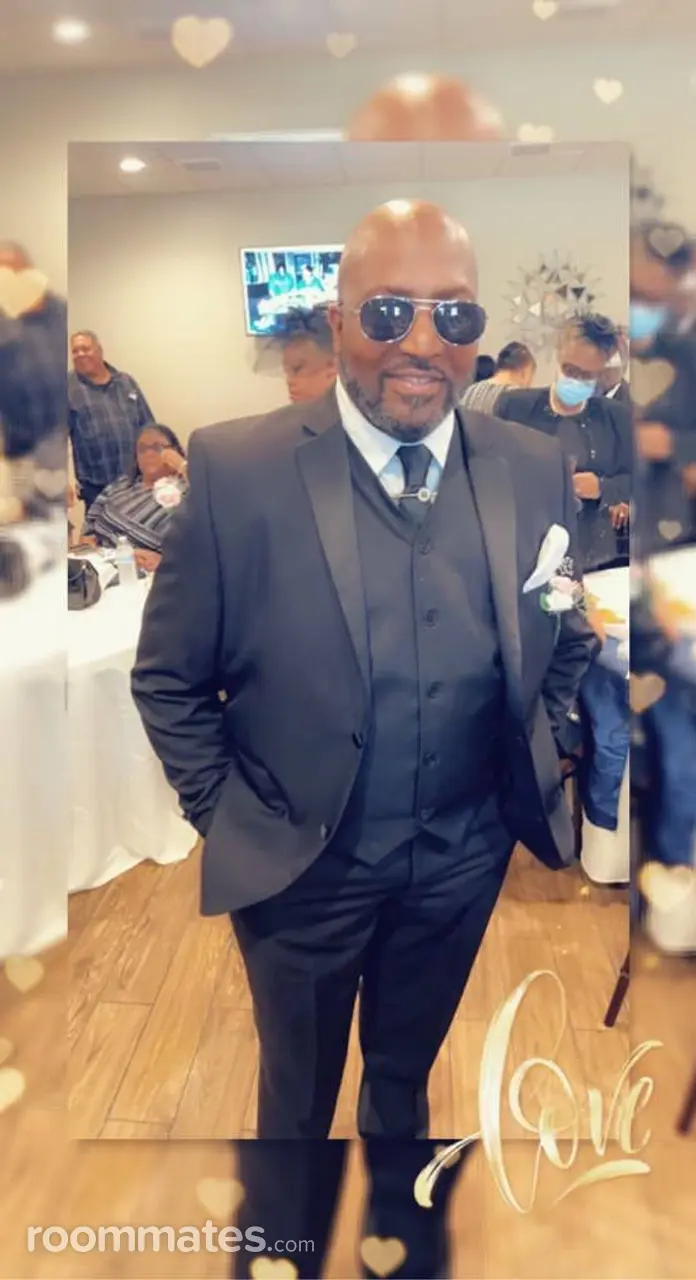 Profile photo 13 of 14