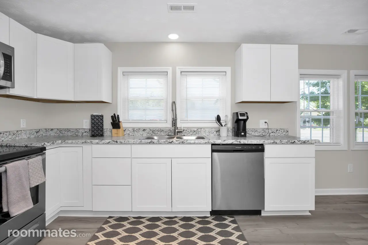 Profile photo 4 of 6