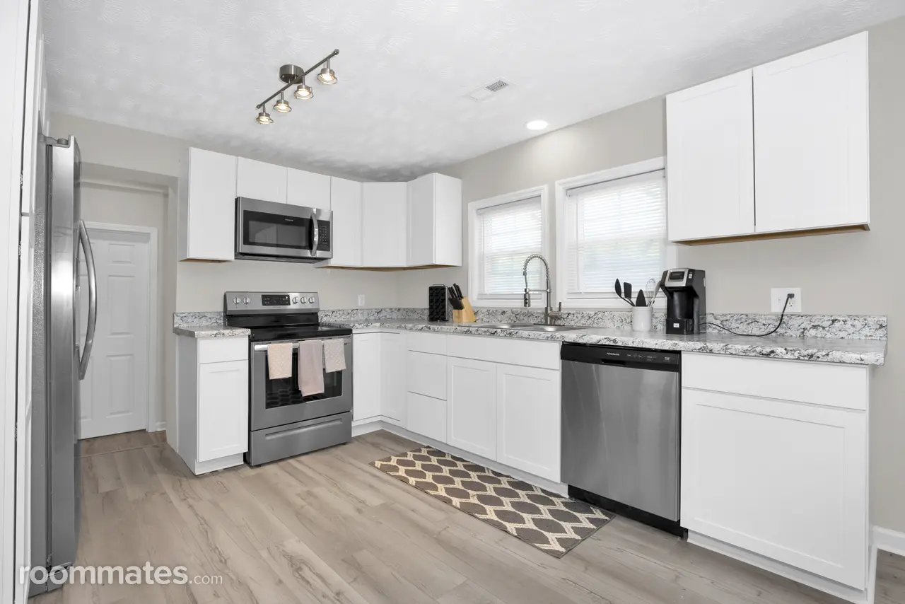 Profile photo 3 of 6