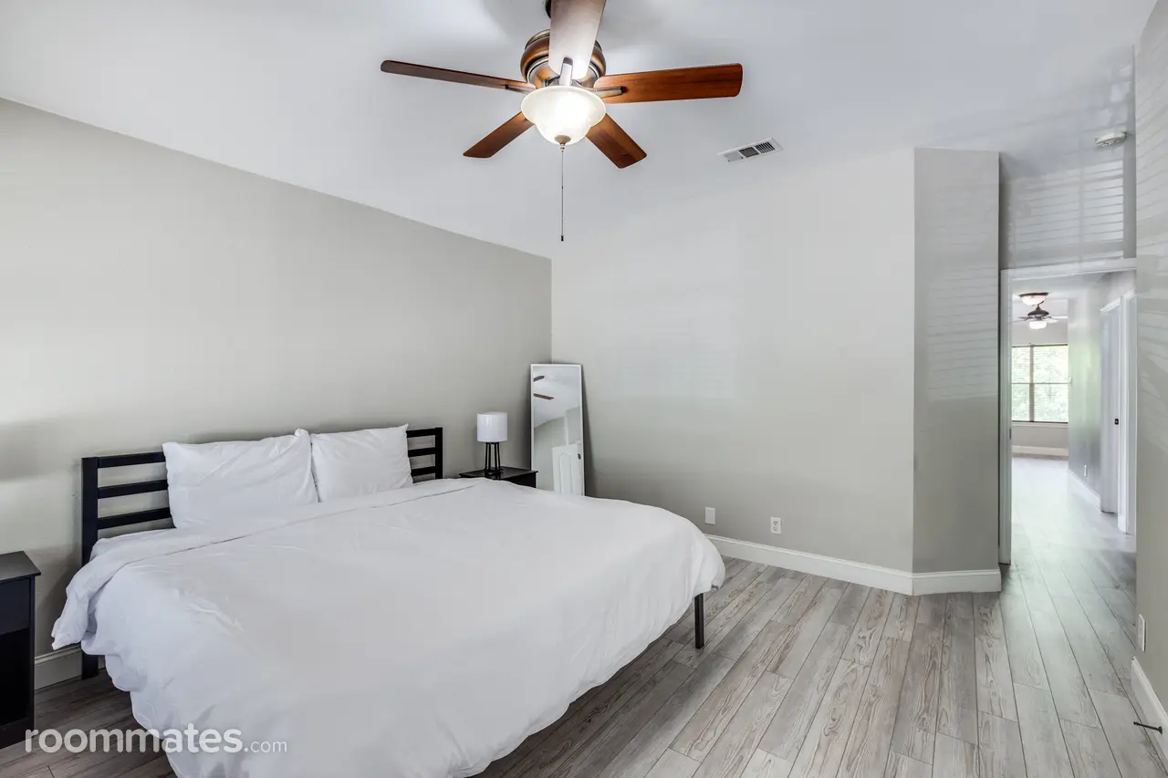 Profile photo 2 of 8