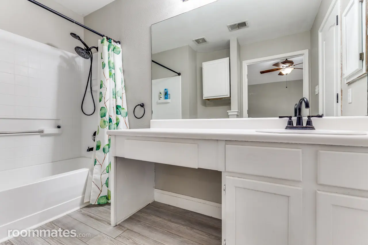 Profile photo 4 of 8