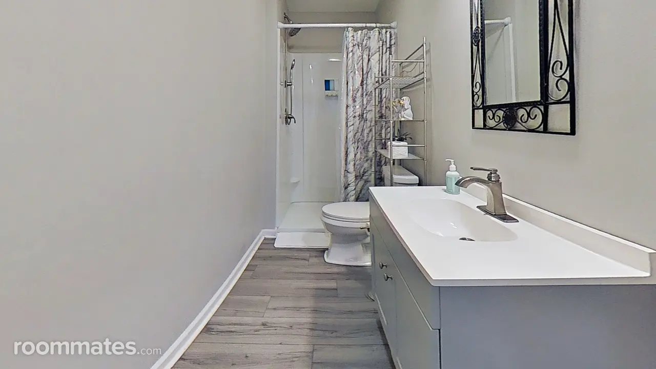 Profile photo 3 of 8