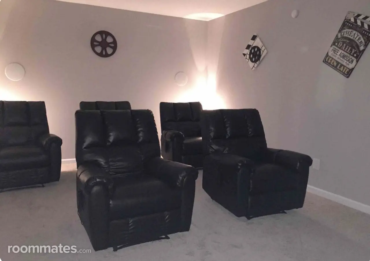 Profile photo 7 of 11