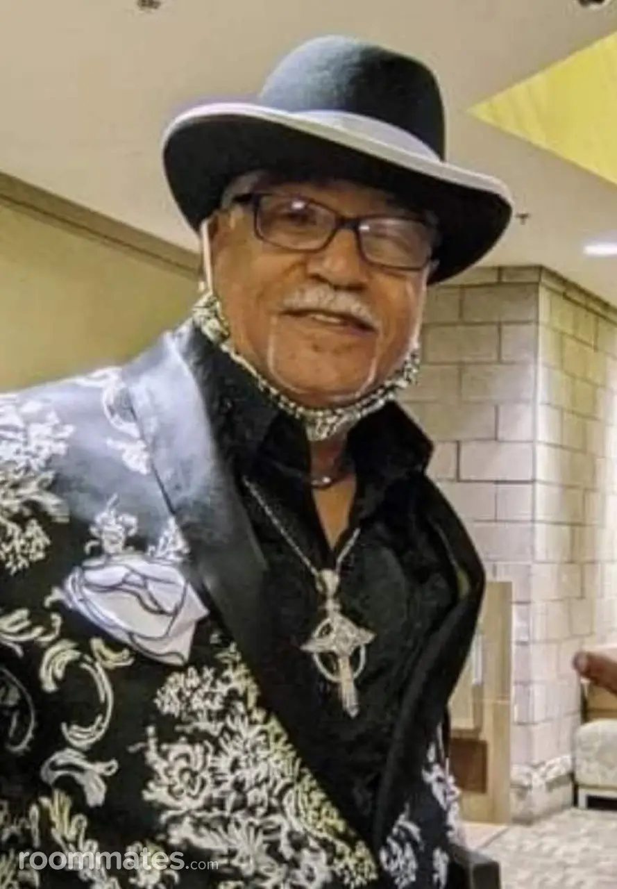 Profile photo 10 of 11