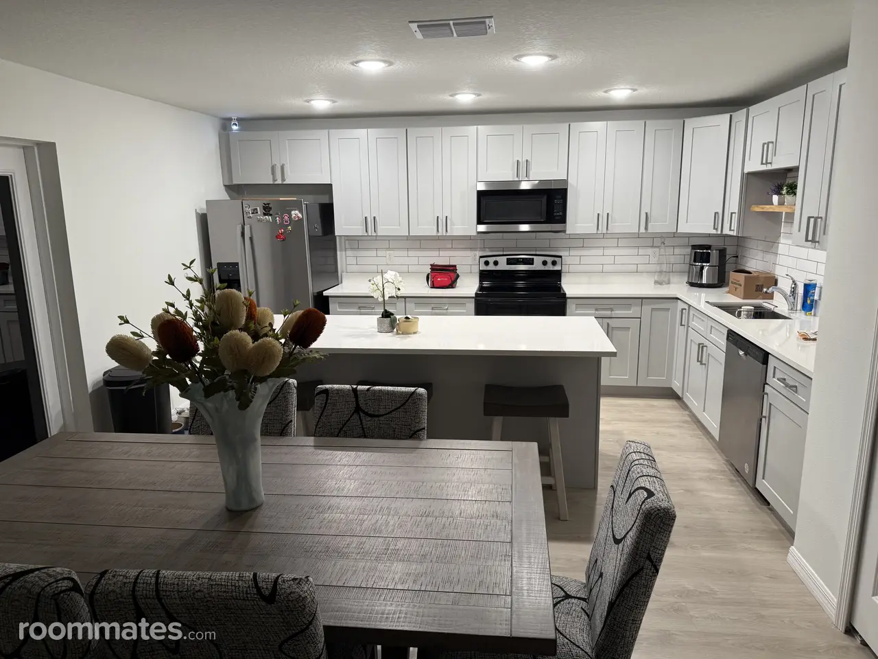 Profile photo 1 of 10