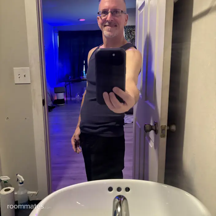 Roommate looking Salem, MA, $2000