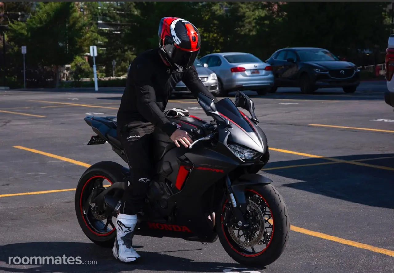 Profile photo 13 of 16