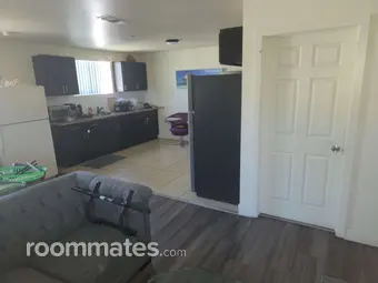 Room for rent in Los Angeles, CA $1300, house
