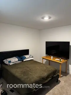 Room for rent in Whitestown, IN $1000, house