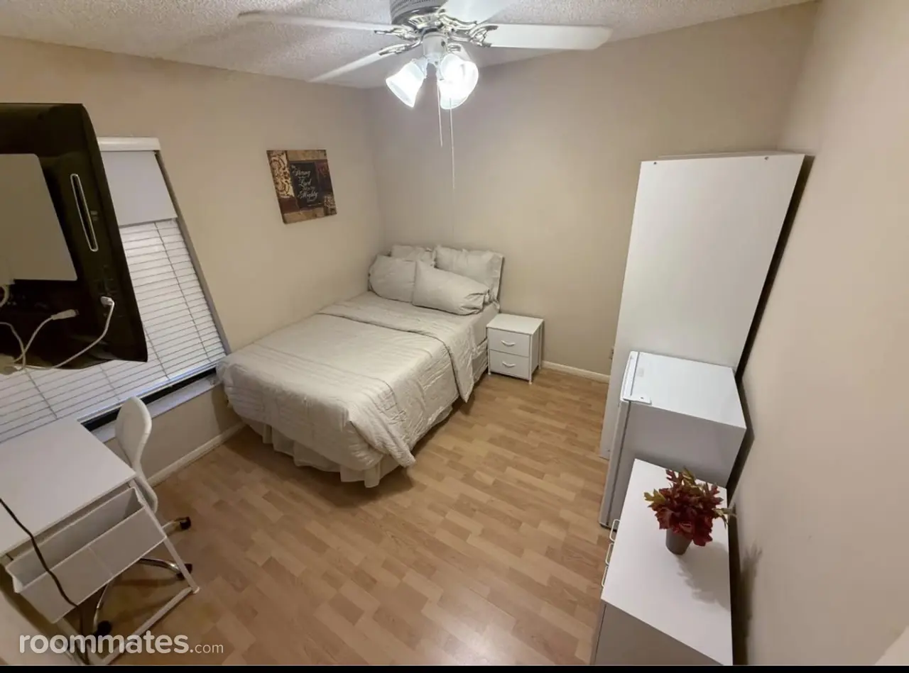 Profile photo 4 of 10