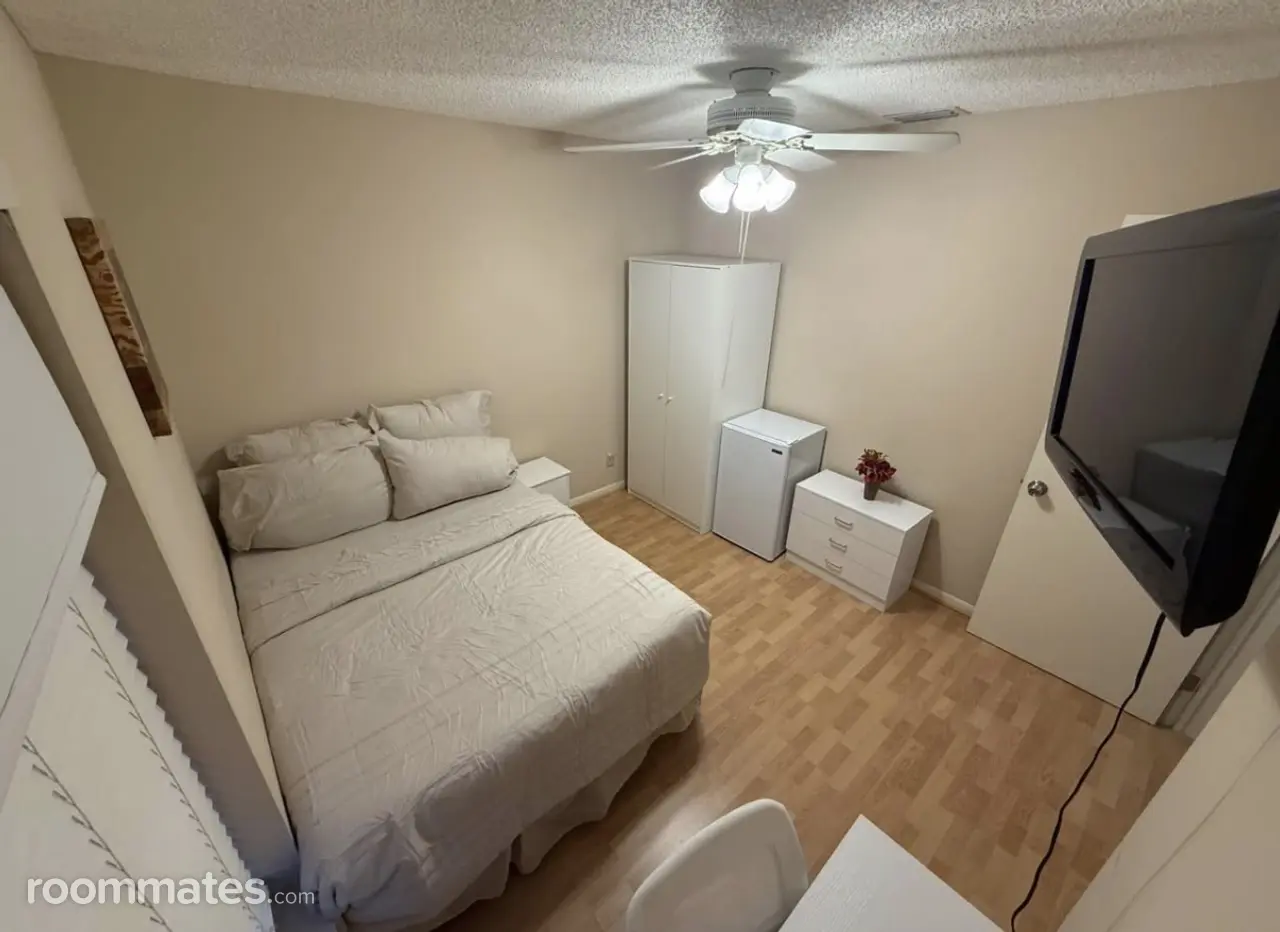 Profile photo 3 of 10