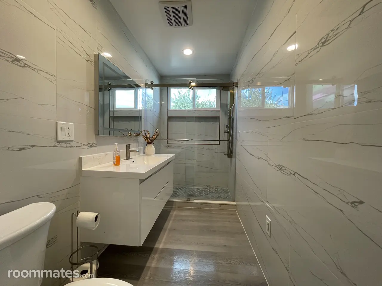 Profile photo 4 of 8