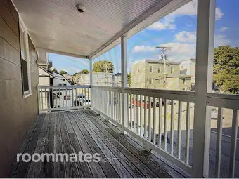 Room for rent in Woonsocket, RI $825, house