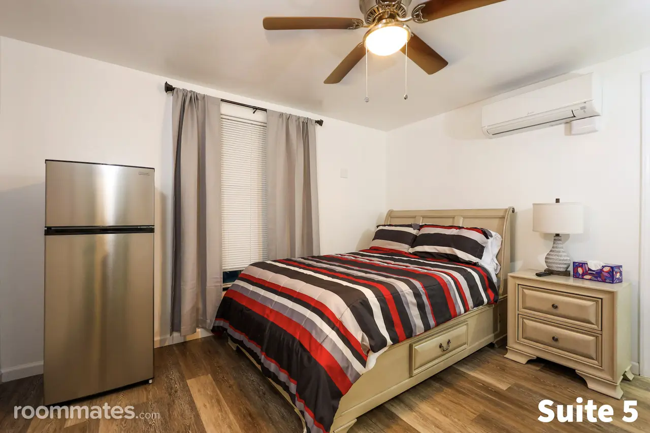 Profile photo 3 of 12