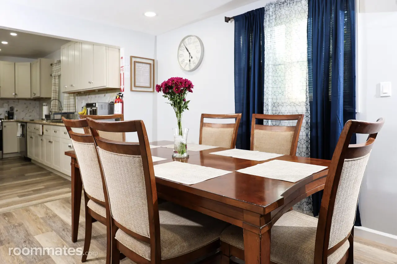 Profile photo 9 of 12