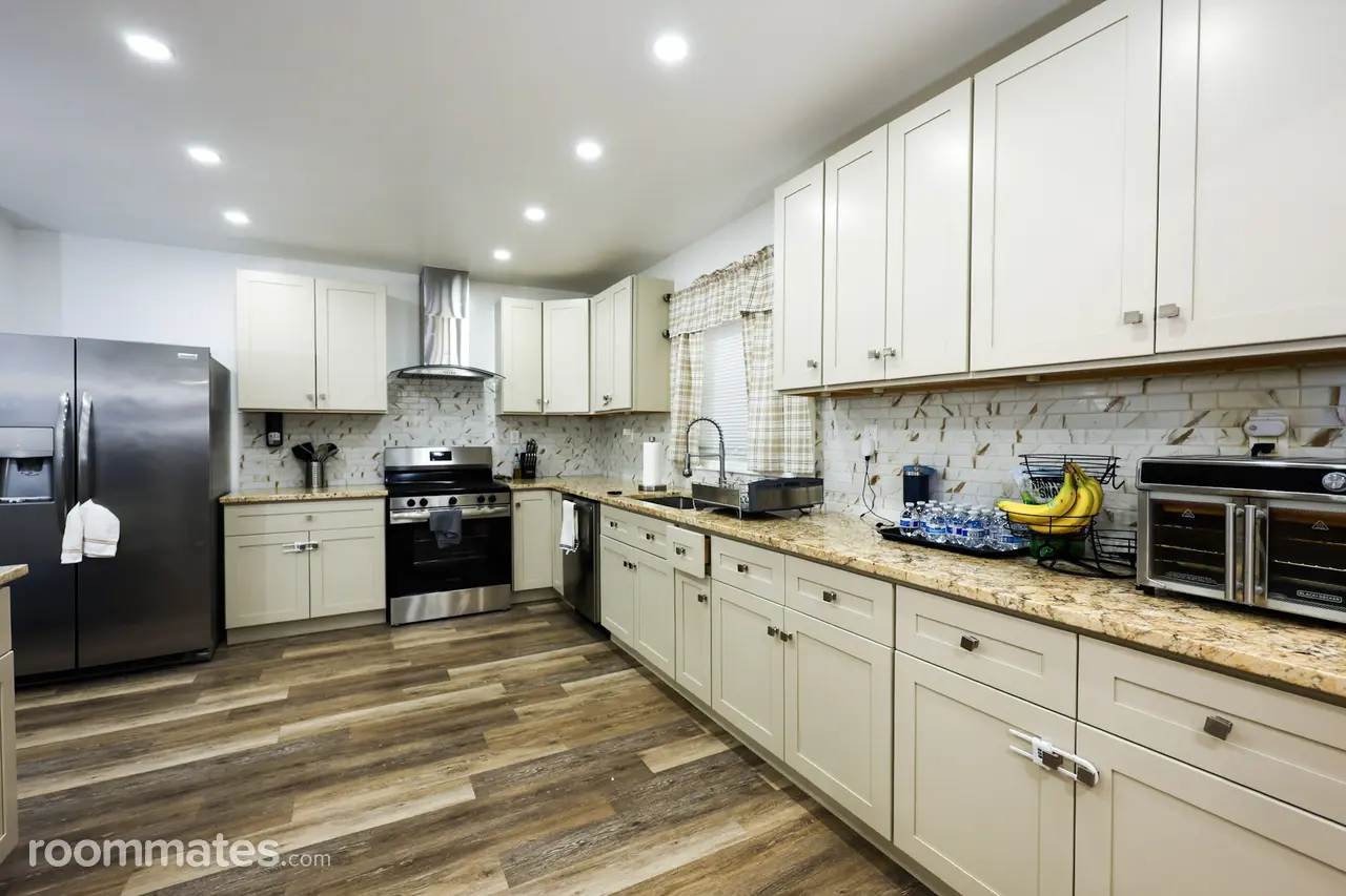 Profile photo 8 of 12