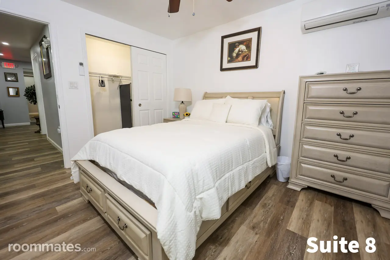 Profile photo 5 of 12