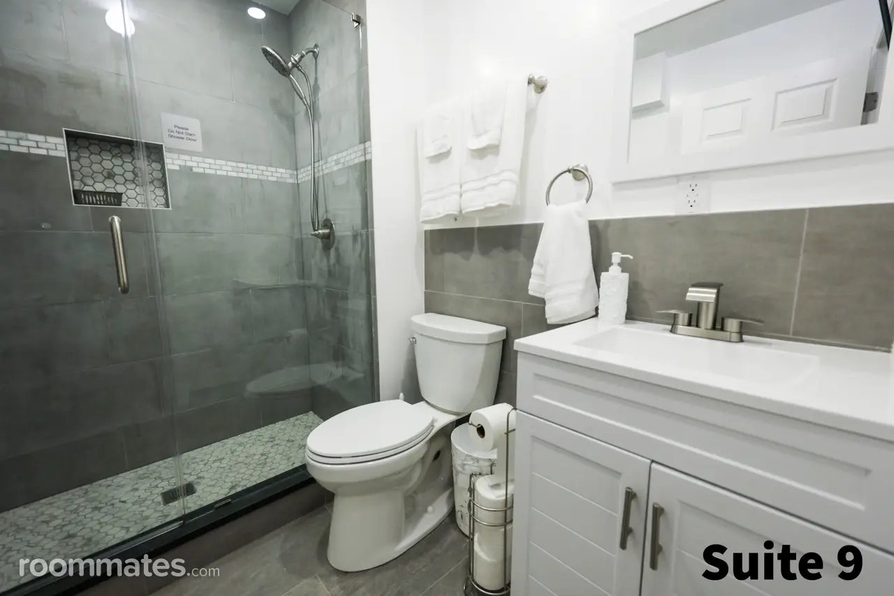 Profile photo 7 of 12