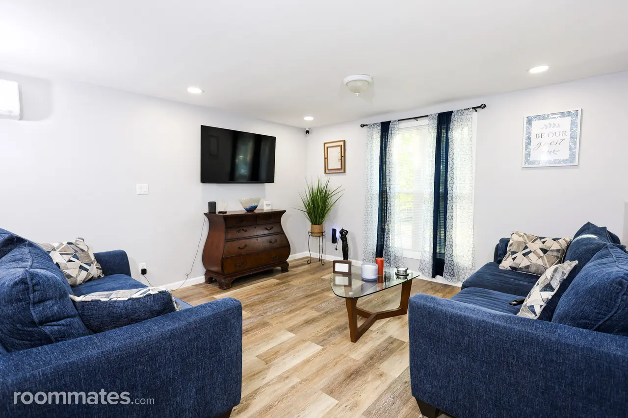 Profile photo 2 of 12