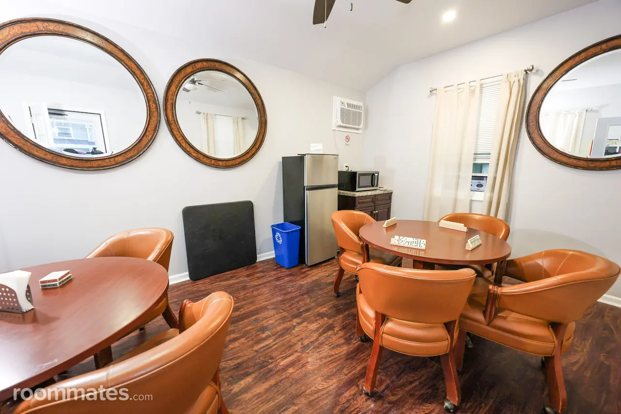 Profile photo 6 of 12