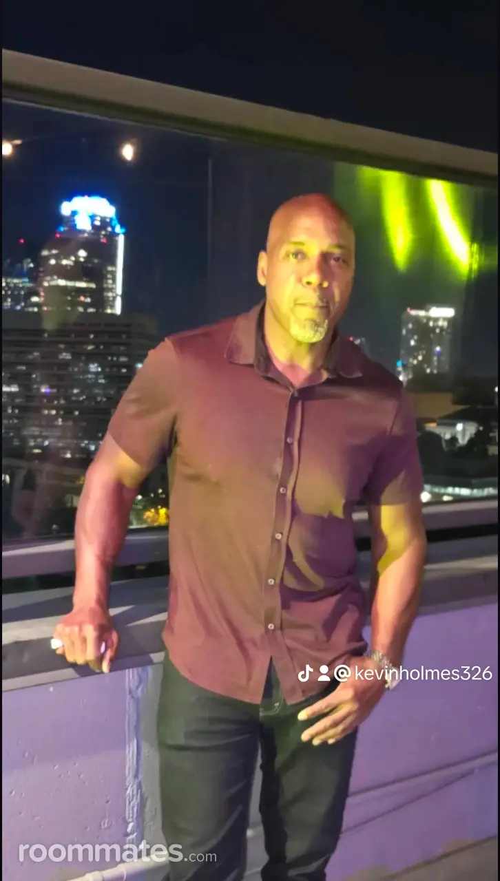 Profile photo 11 of 12