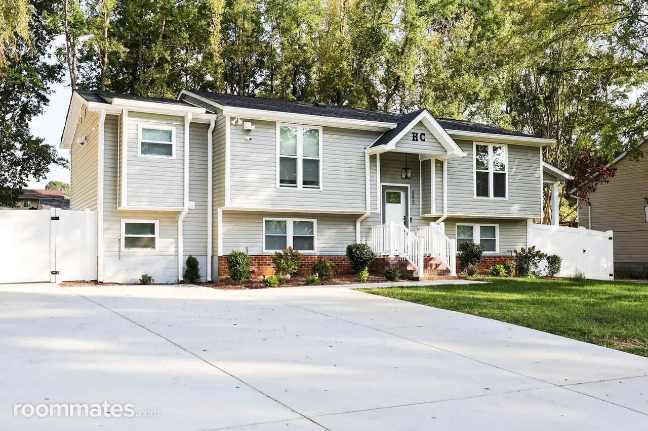 Profile photo 12 of 12