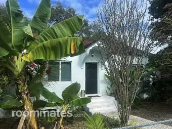 Room for rent in Miami, FL $1600, house