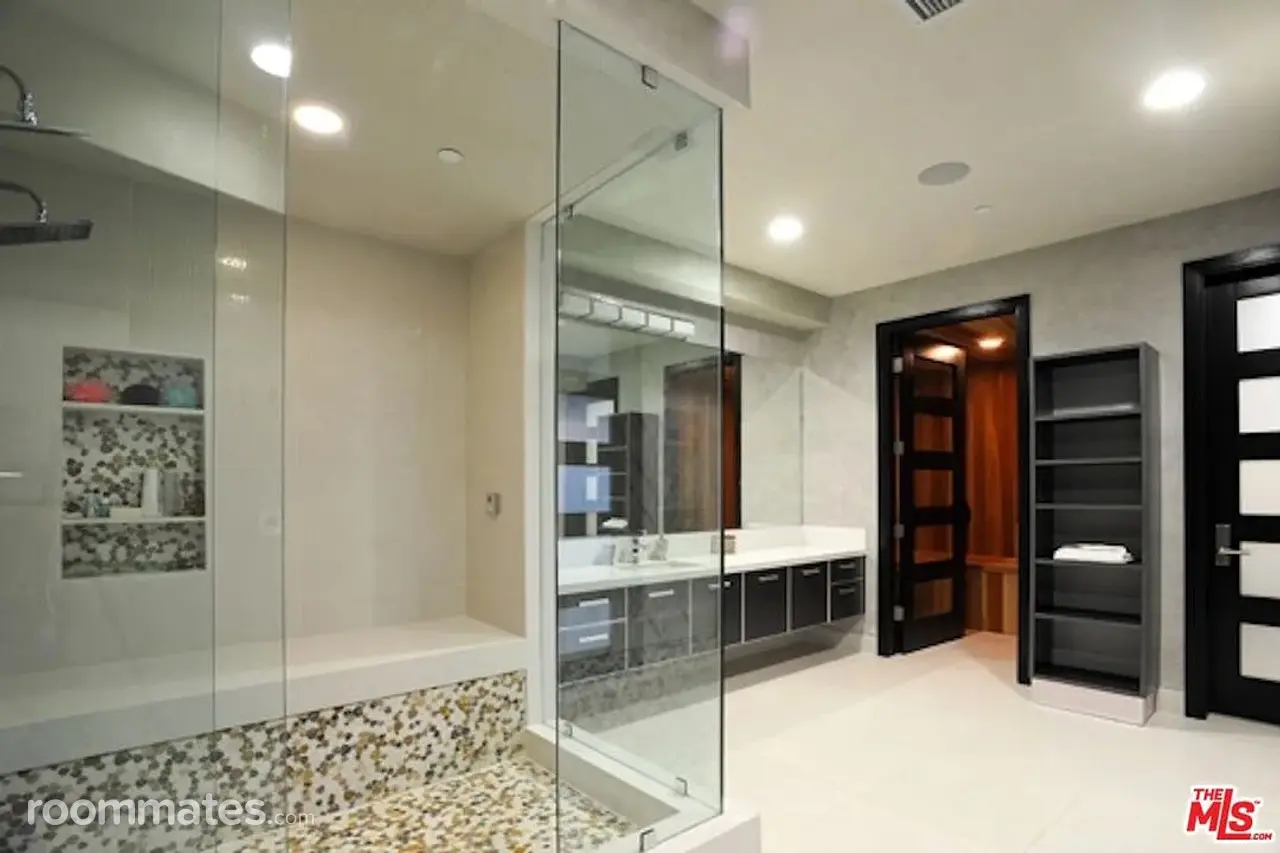 Profile photo 5 of 11