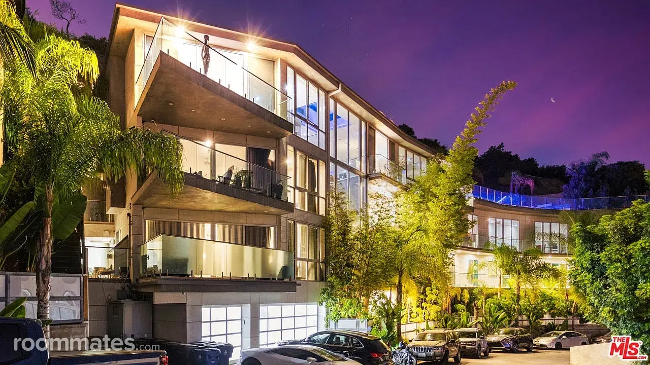 Profile photo 11 of 11