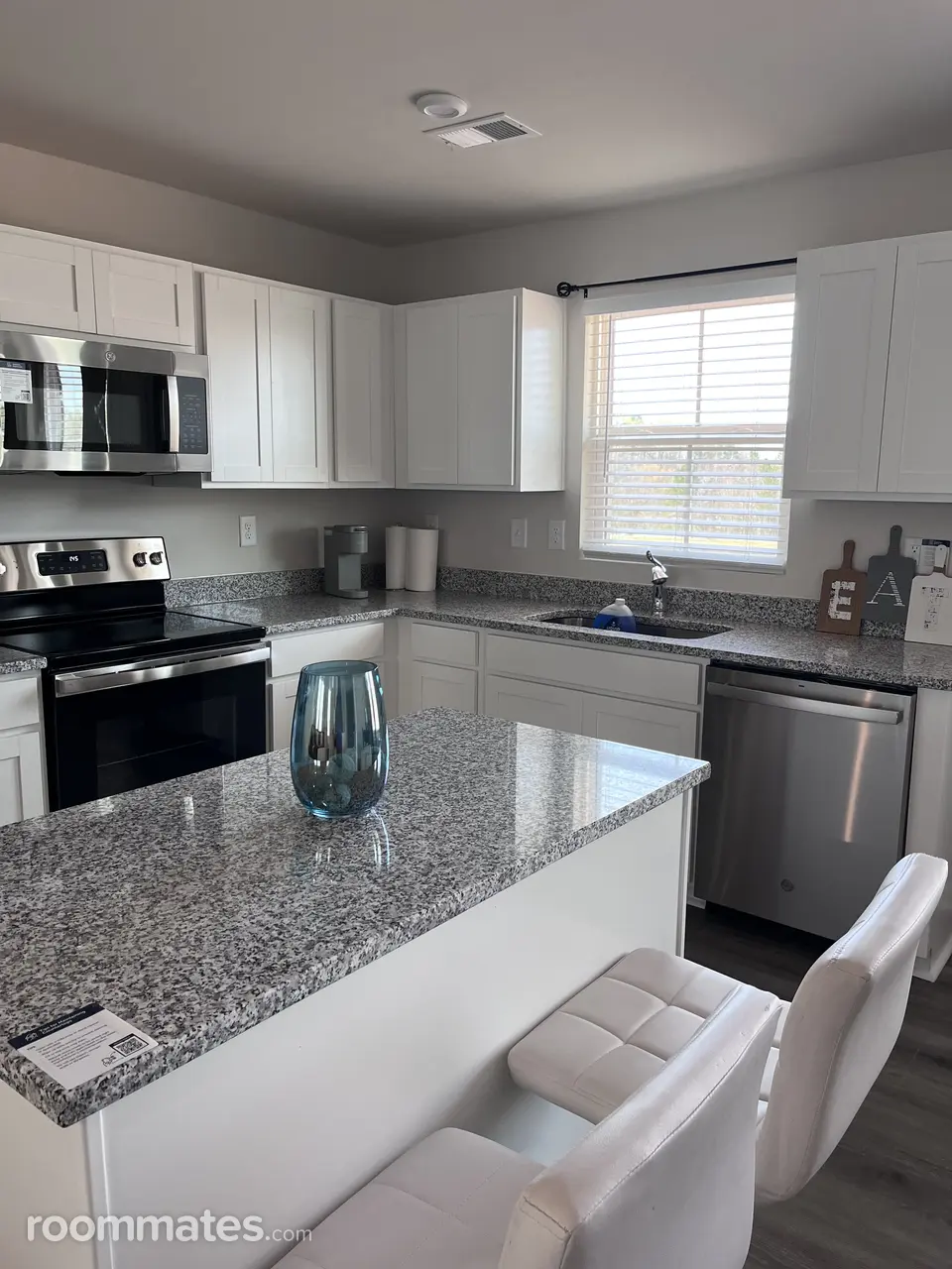 Profile photo 7 of 8