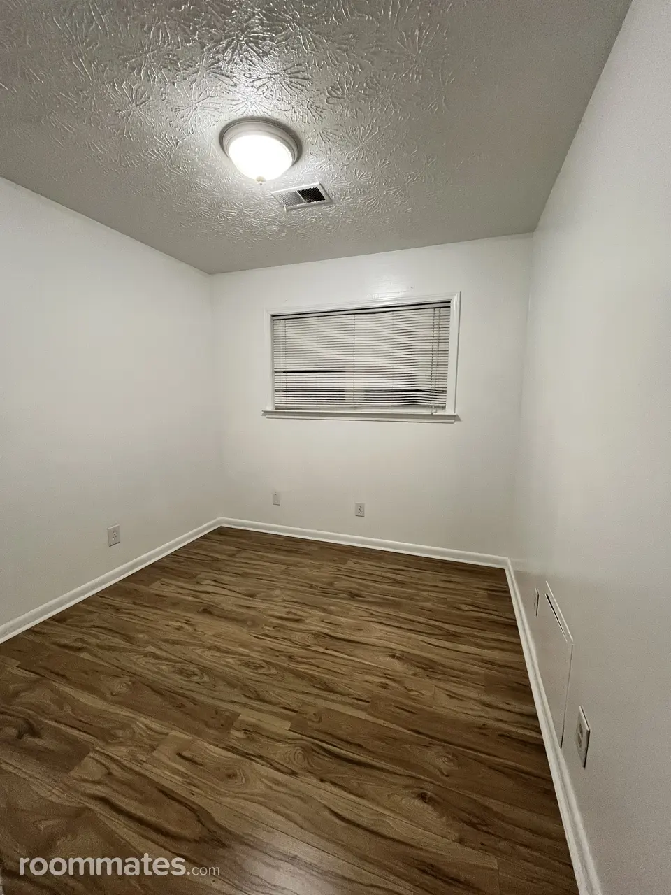 Profile photo 4 of 4