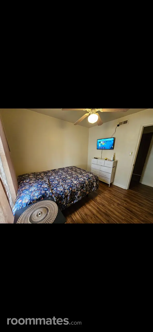 Profile photo 1 of 3