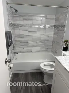 Room for rent in Sarasota, FL $1100, condo