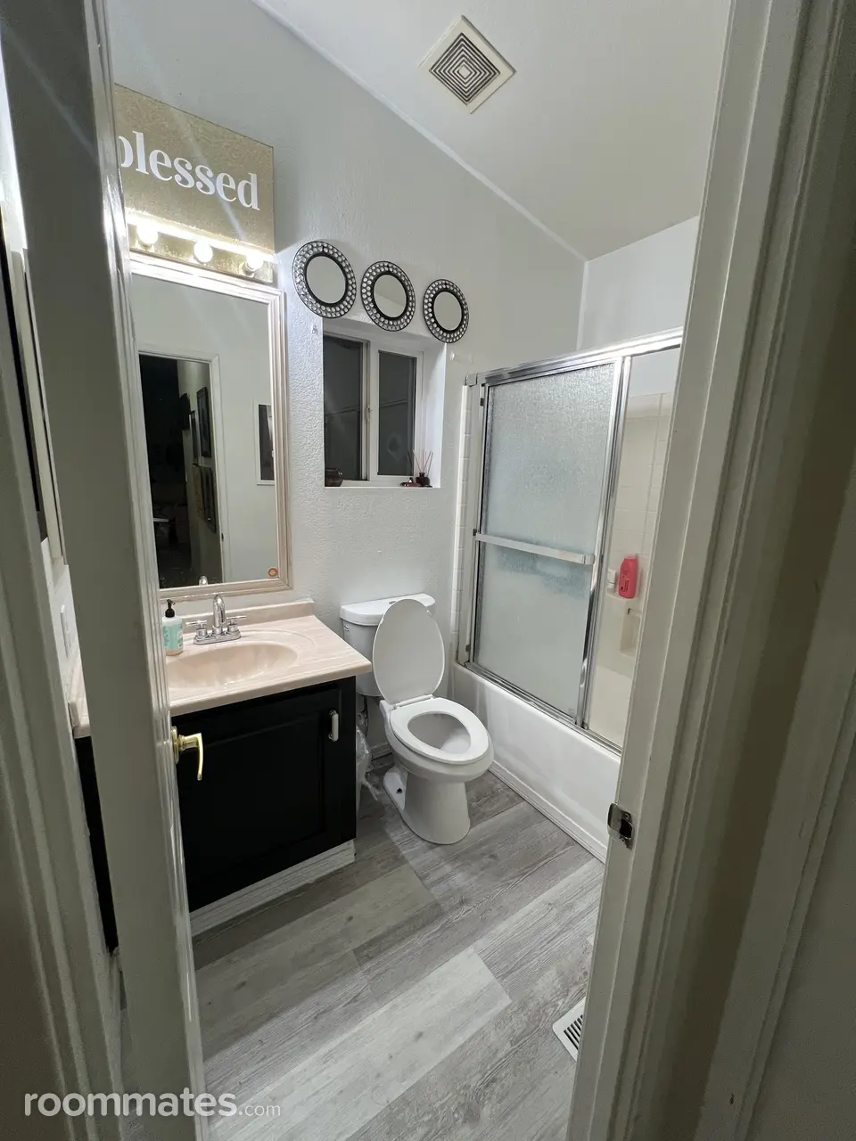 Profile photo 7 of 11