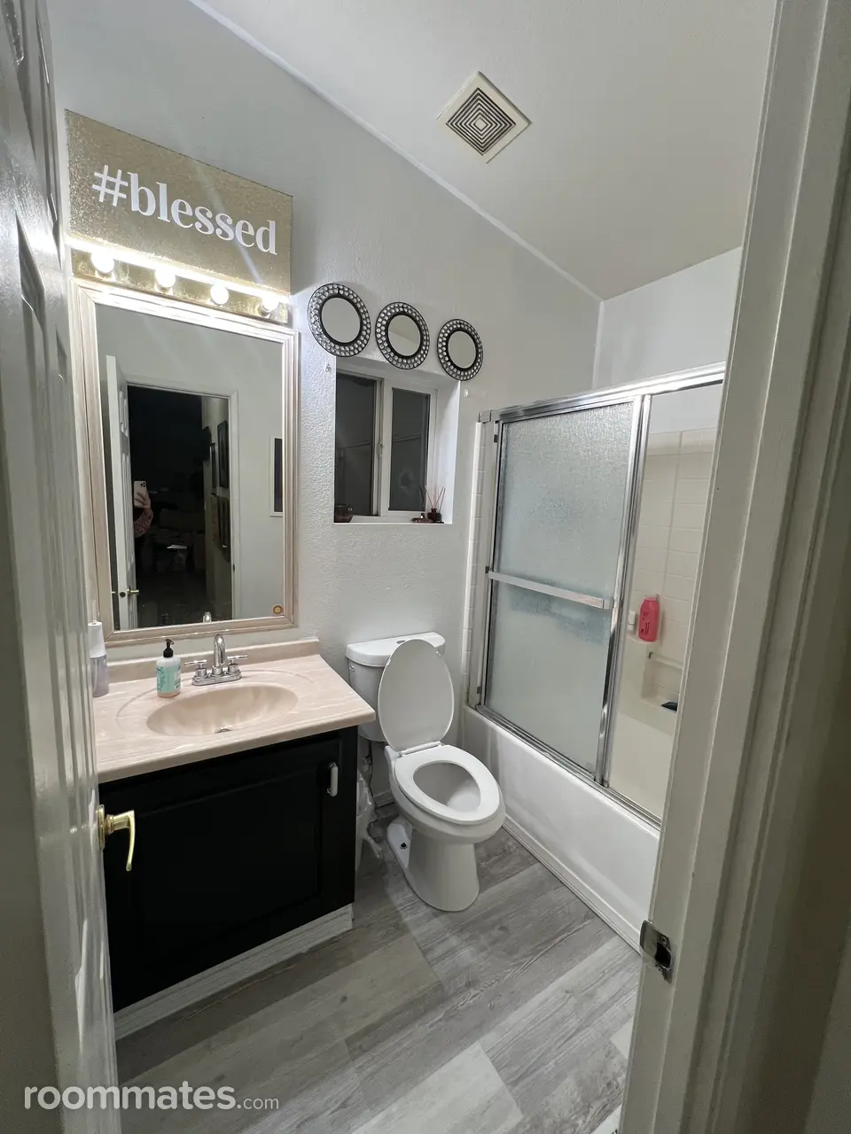 Profile photo 9 of 11