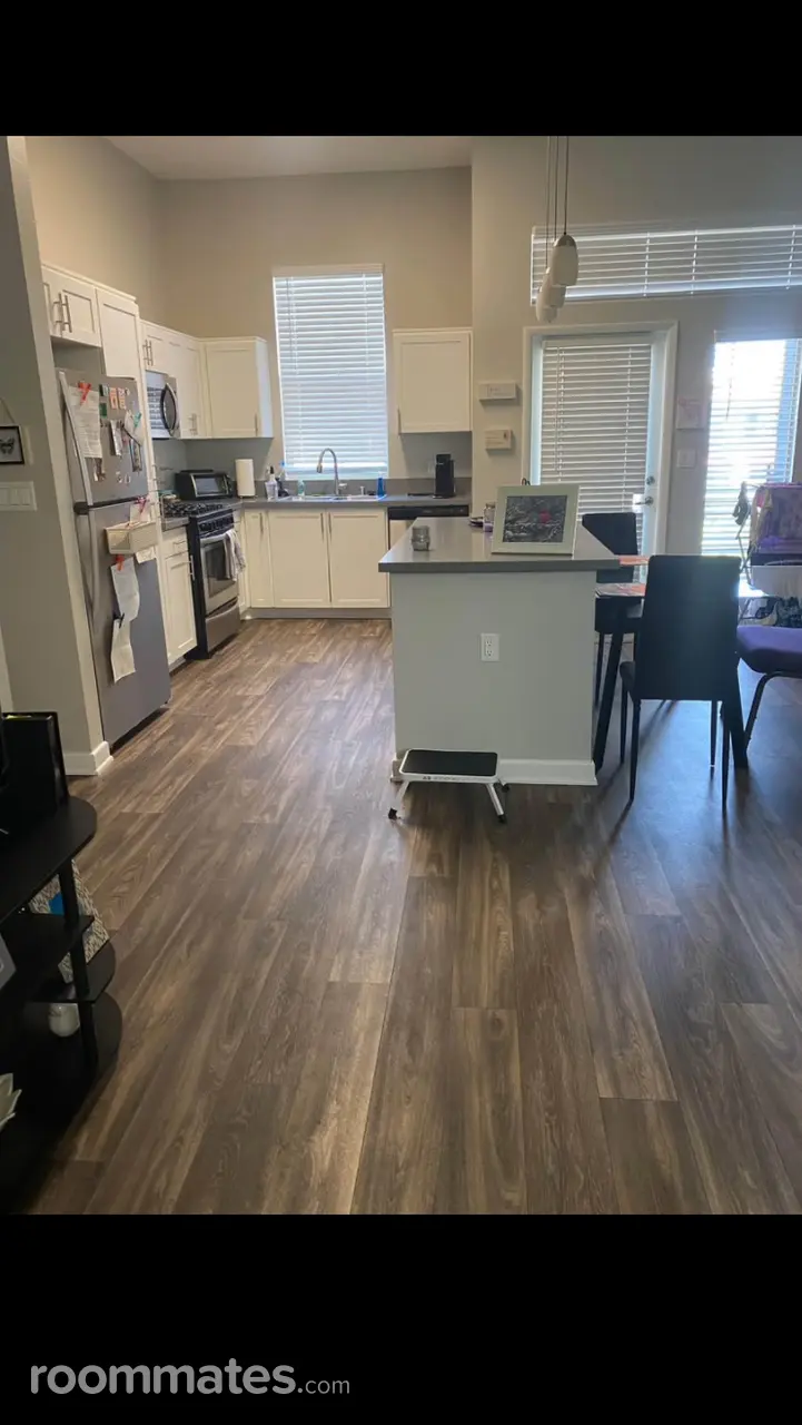 Profile photo 7 of 12