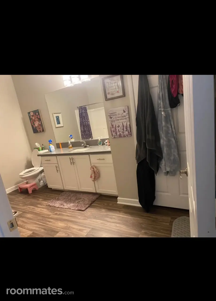 Profile photo 4 of 12