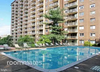 Room for rent in Alexandria, VA $915, condo