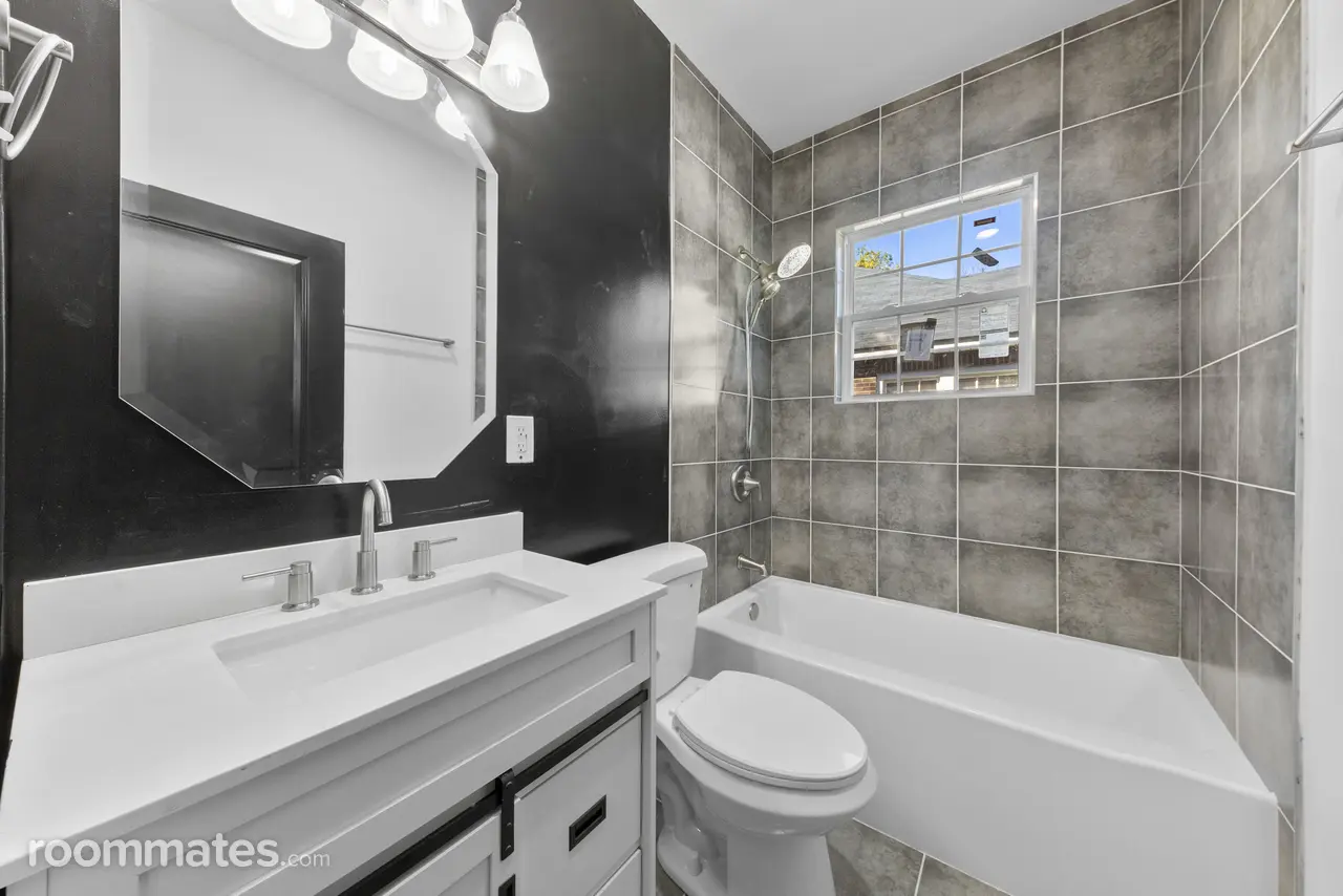 Profile photo 6 of 11