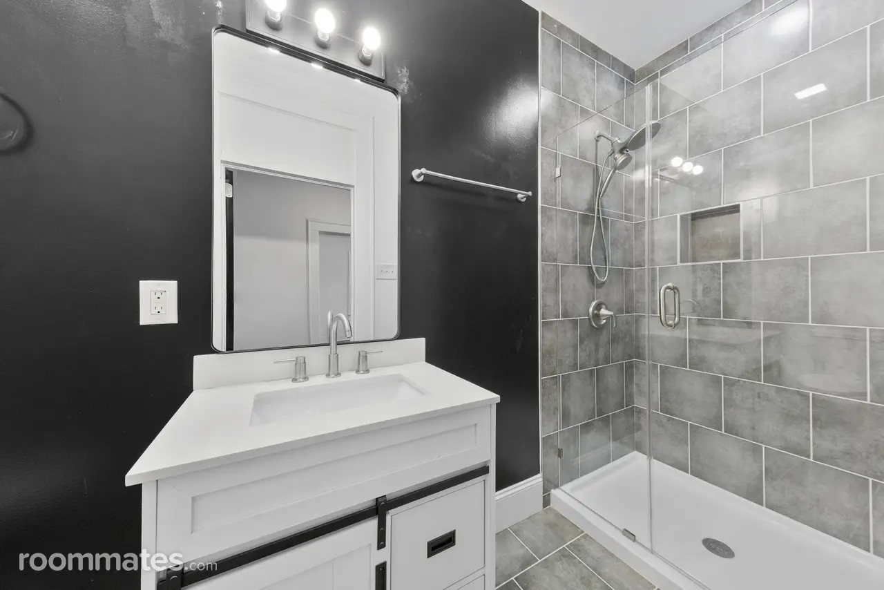 Profile photo 5 of 11