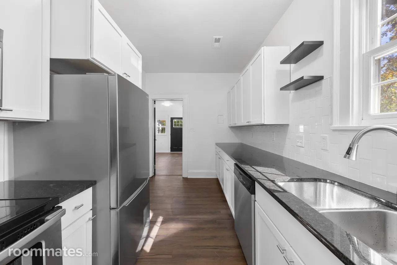 Profile photo 7 of 11