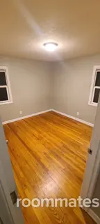 Room for rent in Portland, OR $942, house