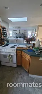 Room for rent in Portland, OR $942, house