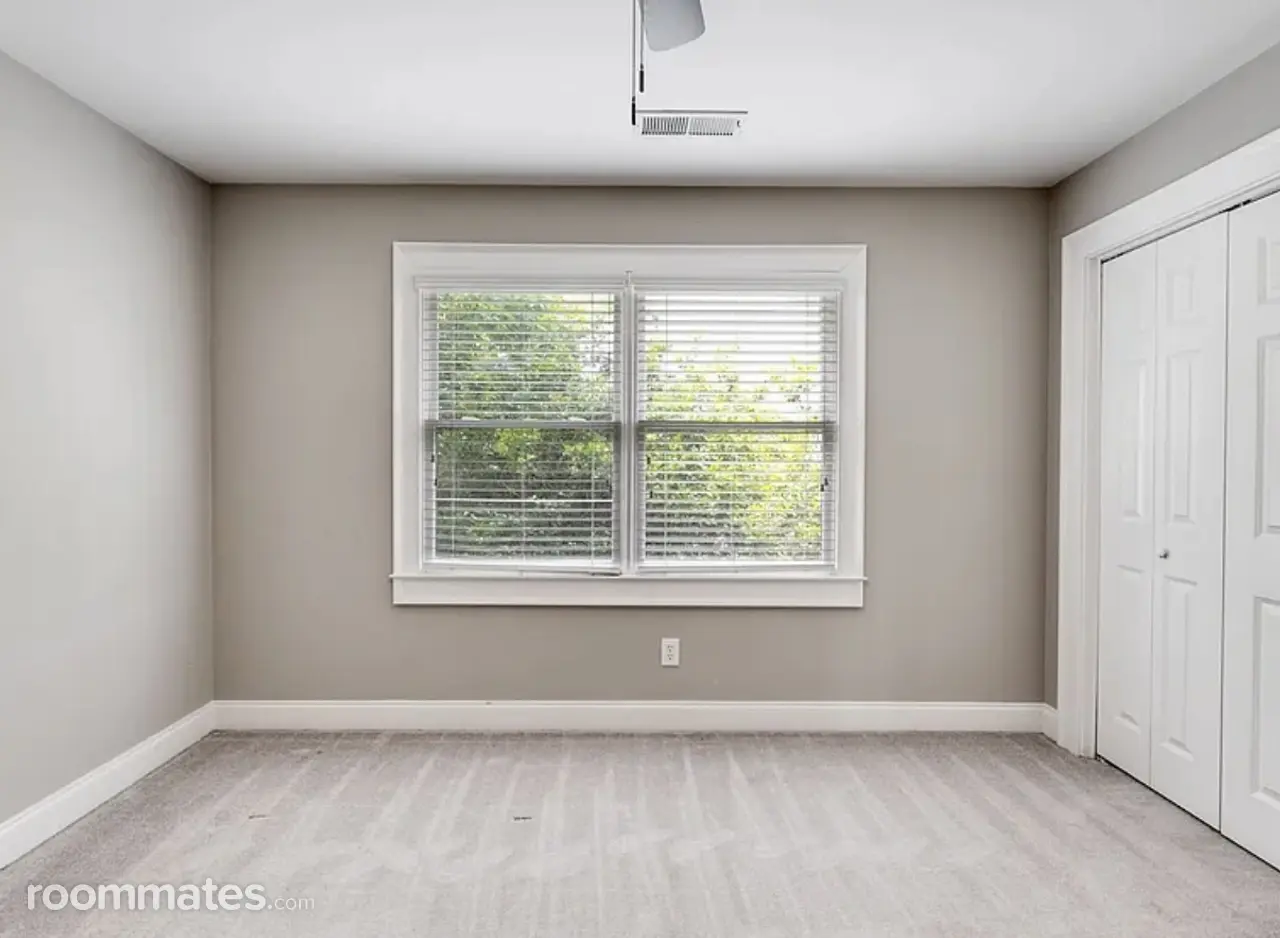 Profile photo 3 of 13