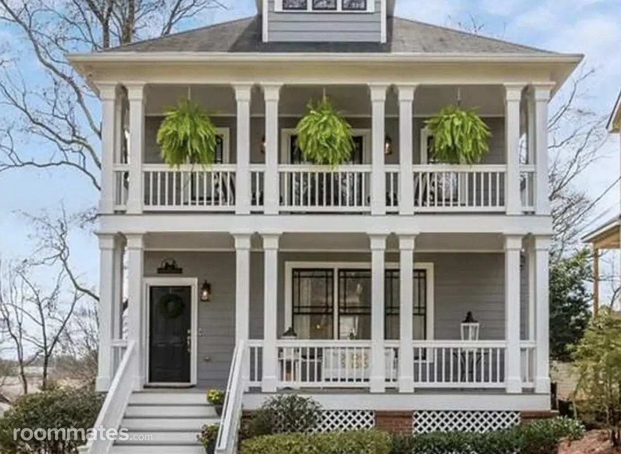 Profile photo 6 of 13