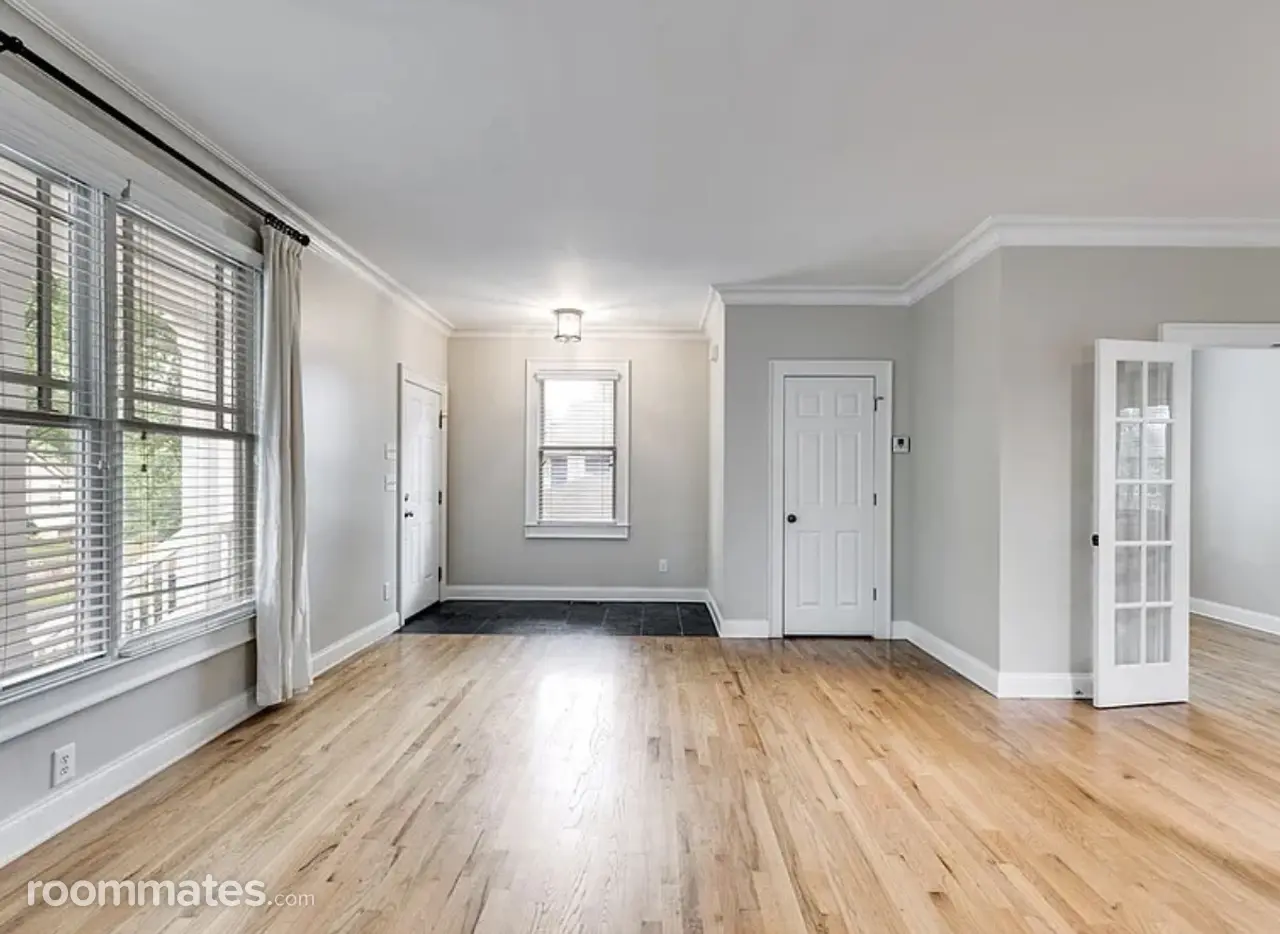 Profile photo 7 of 13