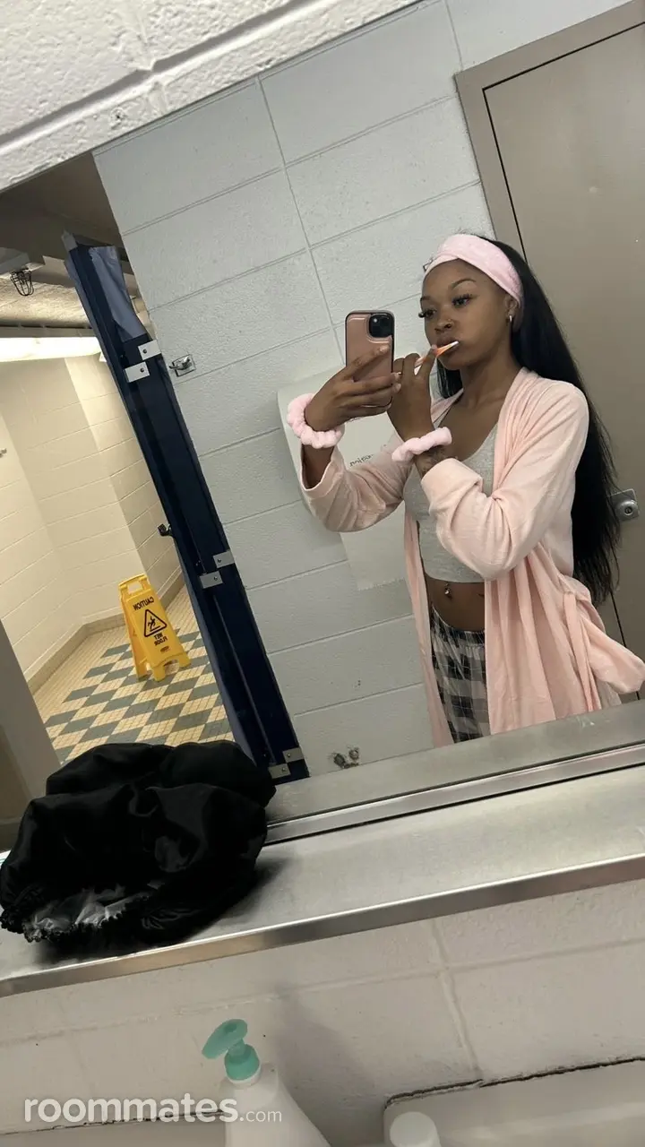 Profile photo 4 of 4